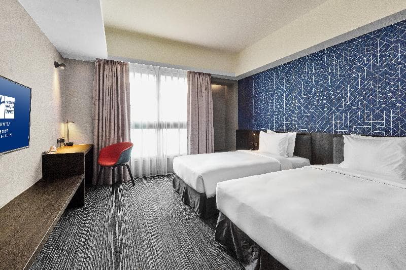 Holiday Inn Express Kaohsiung Love River 4
