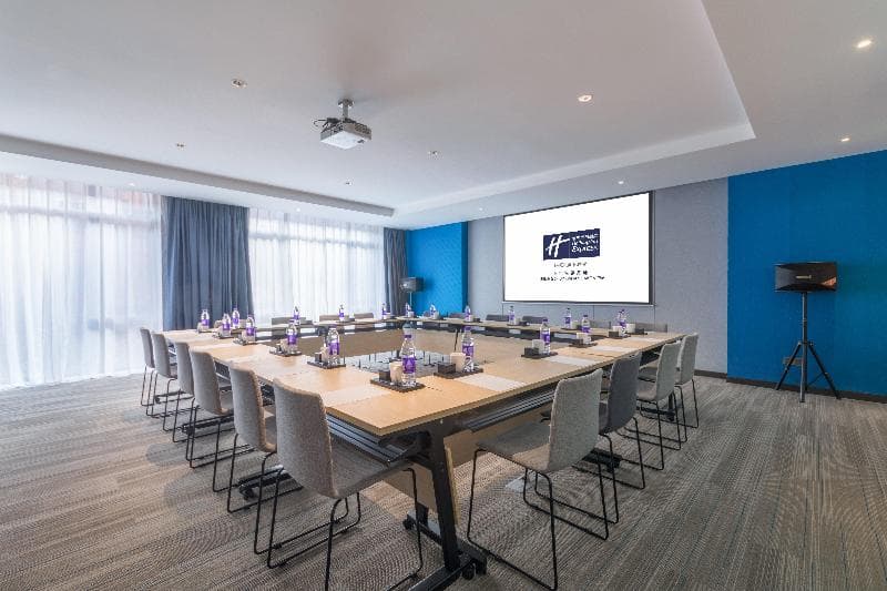 Holiday Inn Express Beijing Shijingshan Lakeview main