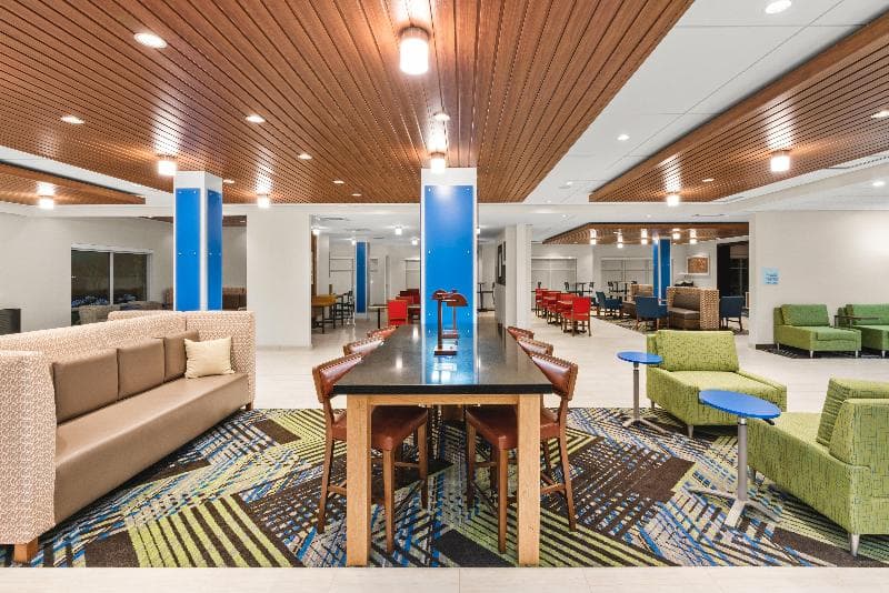 Holiday Inn Express & Suites Suisun City 4