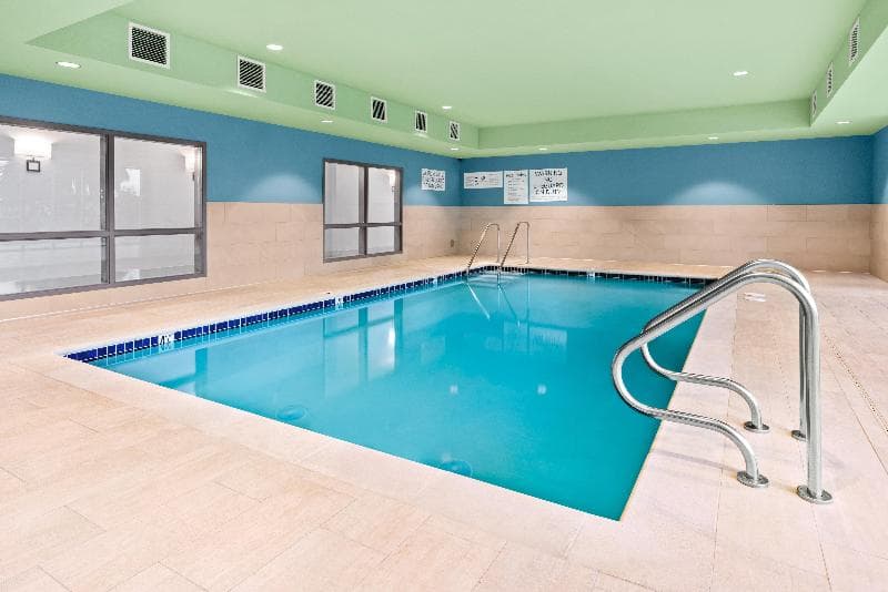 Holiday Inn Express & Suites Suisun City 5