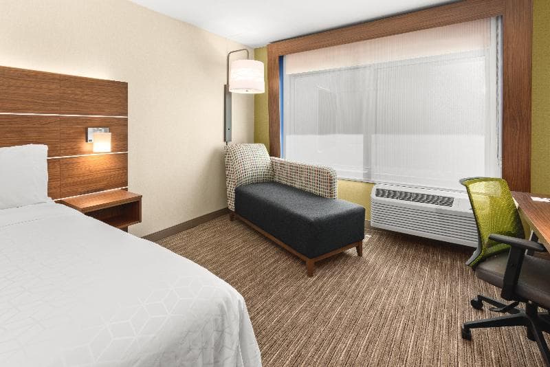 Holiday Inn Express & Suites Suisun City 3