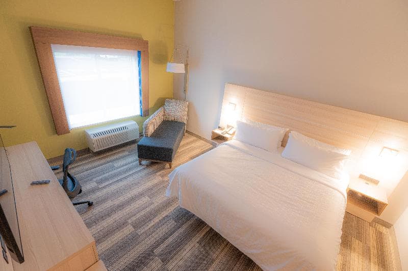 Holiday Inn Express And Suites Dayton East Beaverc 5
