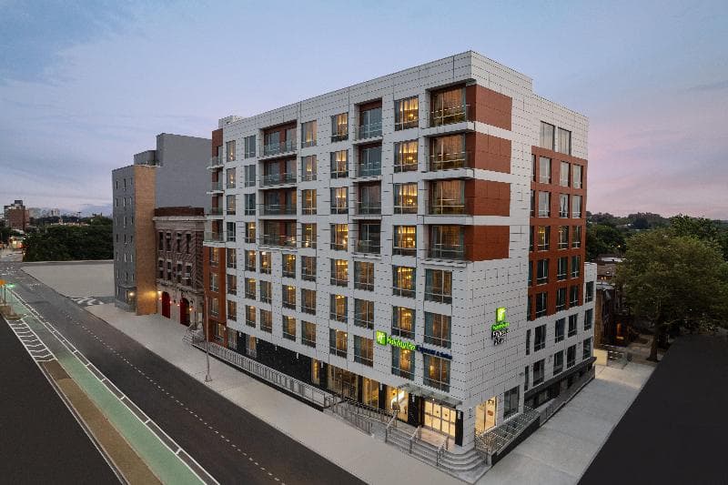 Holiday Inn Express & Suites Woodside LaGuardia Airport photo 1