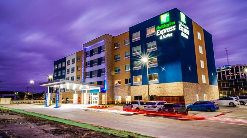 Holiday Inn Express & Suites Dallas Central Market Center 4