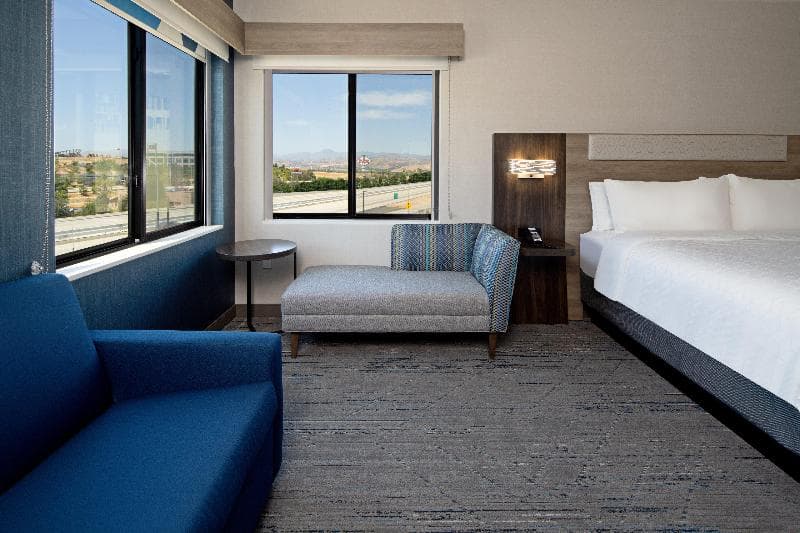 Holiday Inn Express & Suites Valencia - Santa Clarita 4