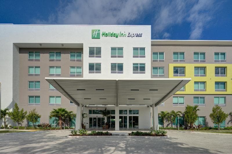 Holiday Inn Express & Suites Doral - Miami 2