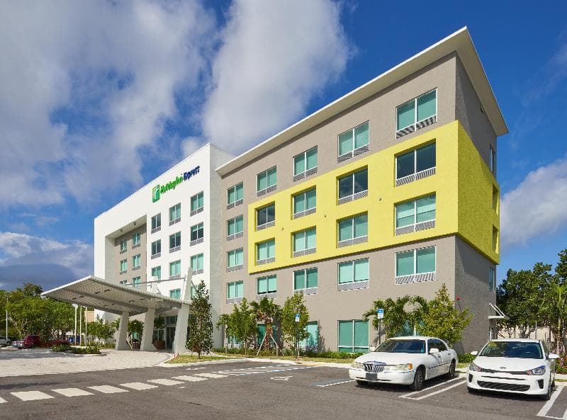 Holiday Inn Express & Suites Doral - Miami 3