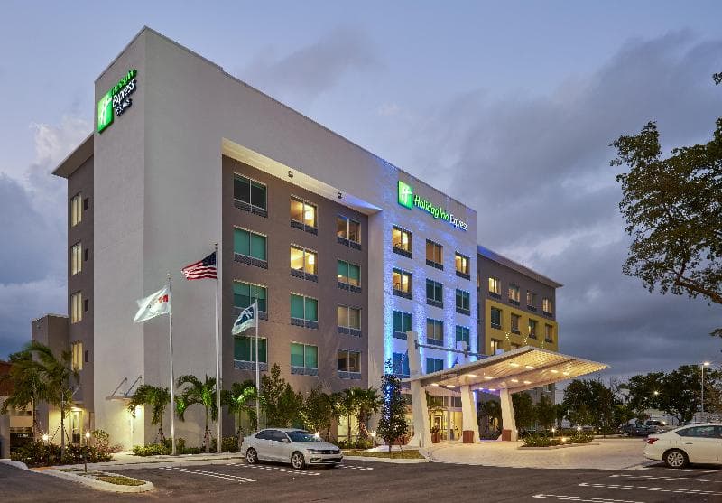 Holiday Inn Express & Suites Doral - Miami 5