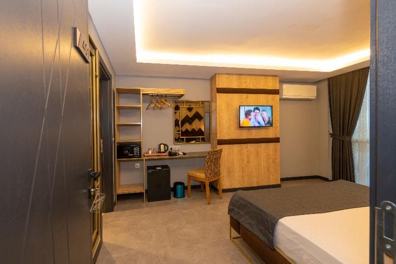 Fly And Stay Airport Hotel 5