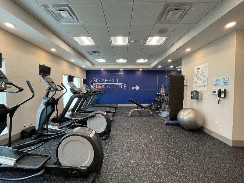 Holiday Inn Express & Suites Ft. Smith - Airport 2