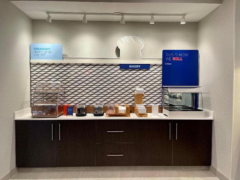 Holiday Inn Express & Suites Ft. Smith - Airport 5