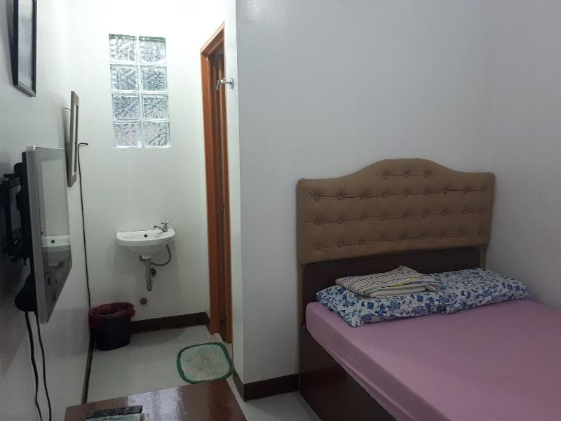 Cvp Hotel by OYO Rooms 4