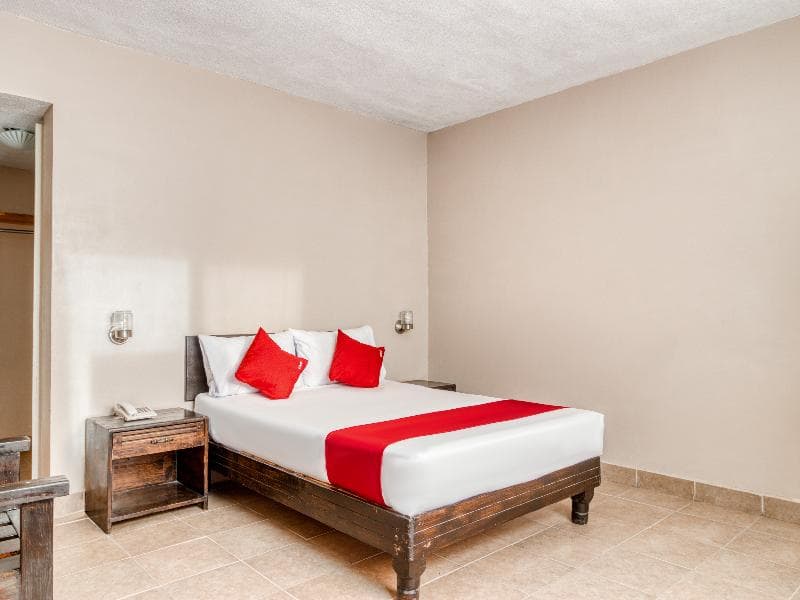 Capital O Hotel La Siesta main