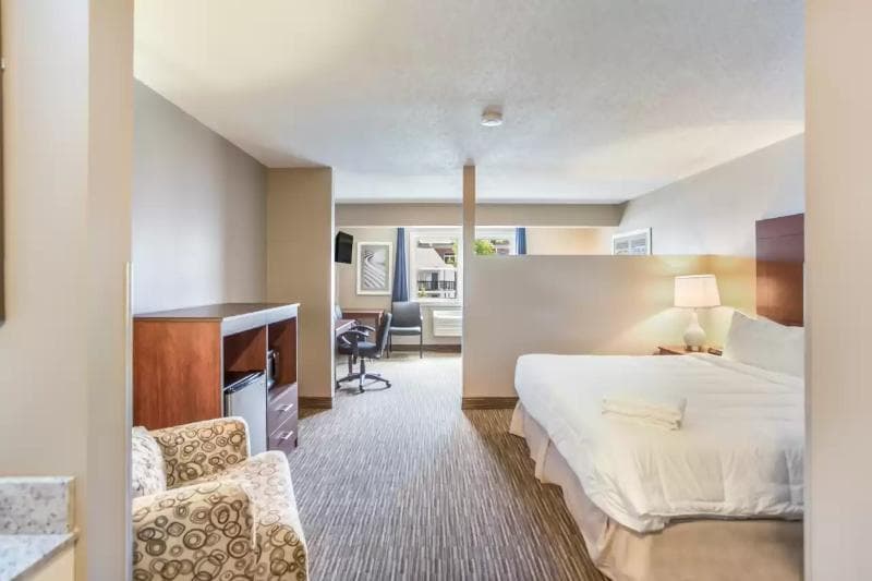 Rodeway Inn 4
