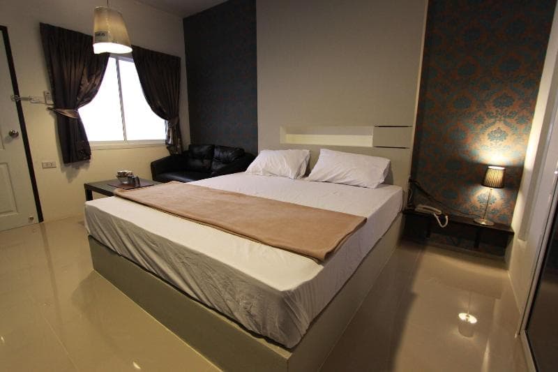 Bearing 26 Hotel main