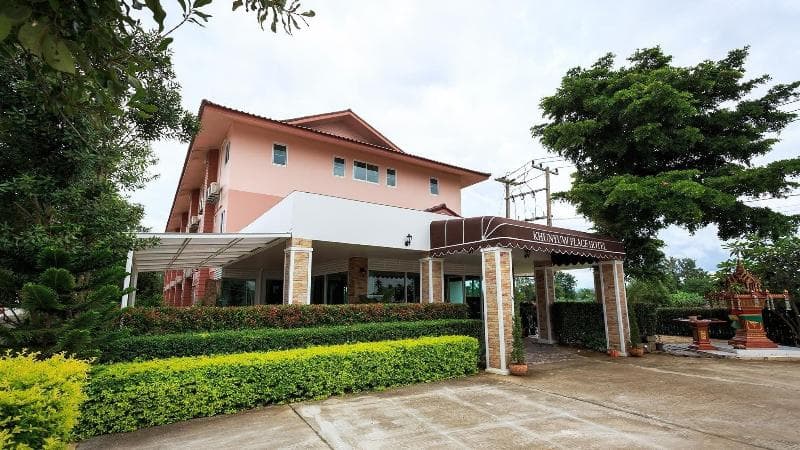 Khunyuw Hotel 5