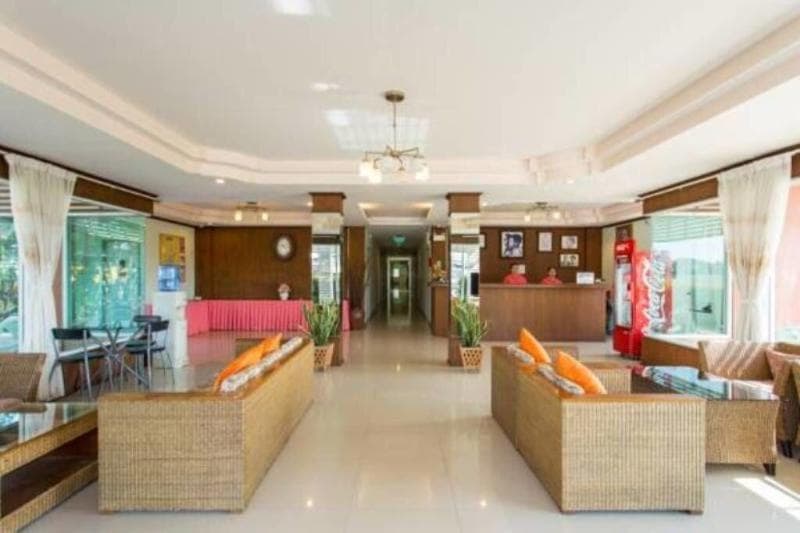 Khunyuw Hotel 4