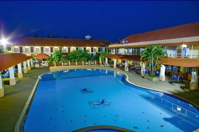 Homeland Resort 4