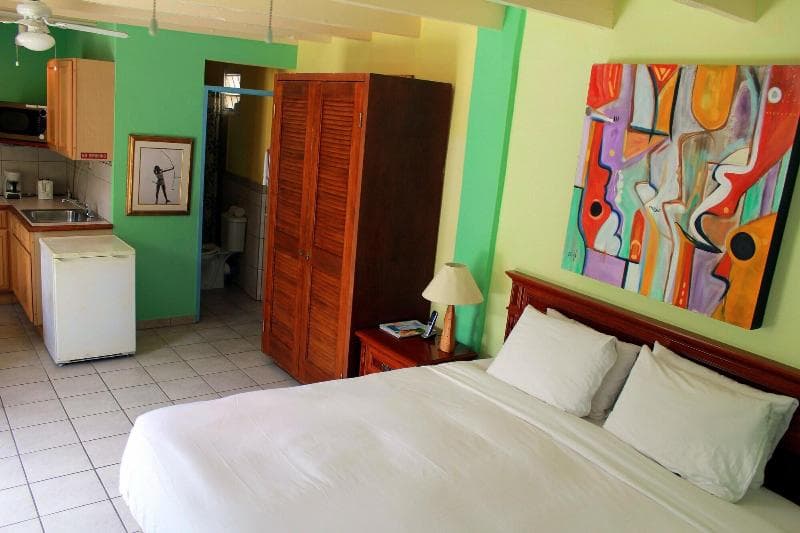 Azure Hotel And Art Studio 5