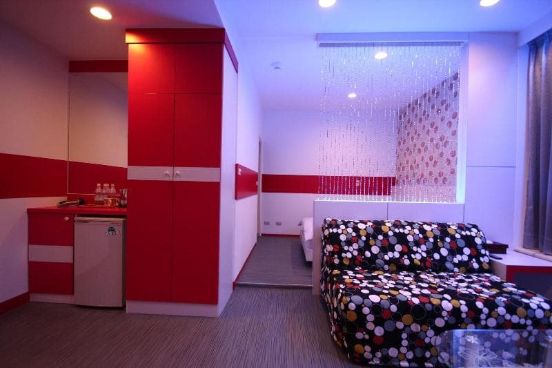 85 Childhood Suite photo 1