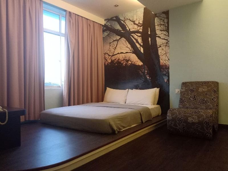 Newland Hotel main