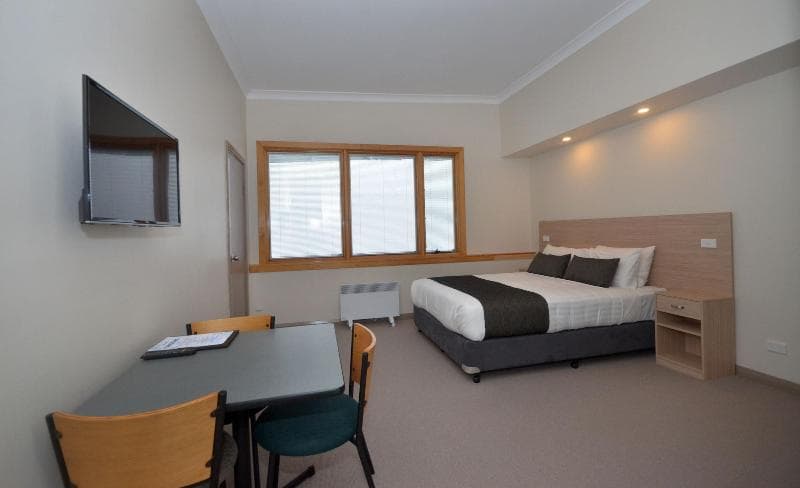 Smiggins Hotel 5