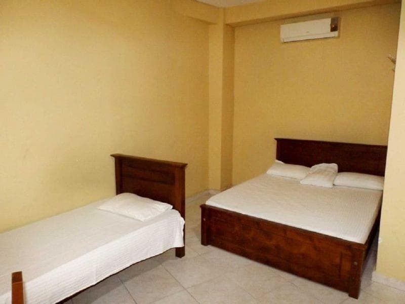 Omega Hotel & Motel 4