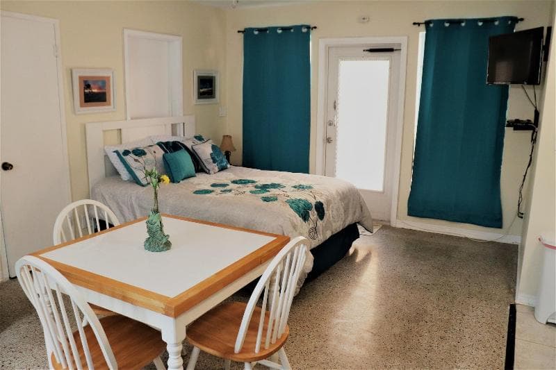 Tiana Beach Inn main