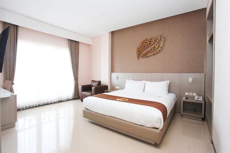 Gets Hotel 4
