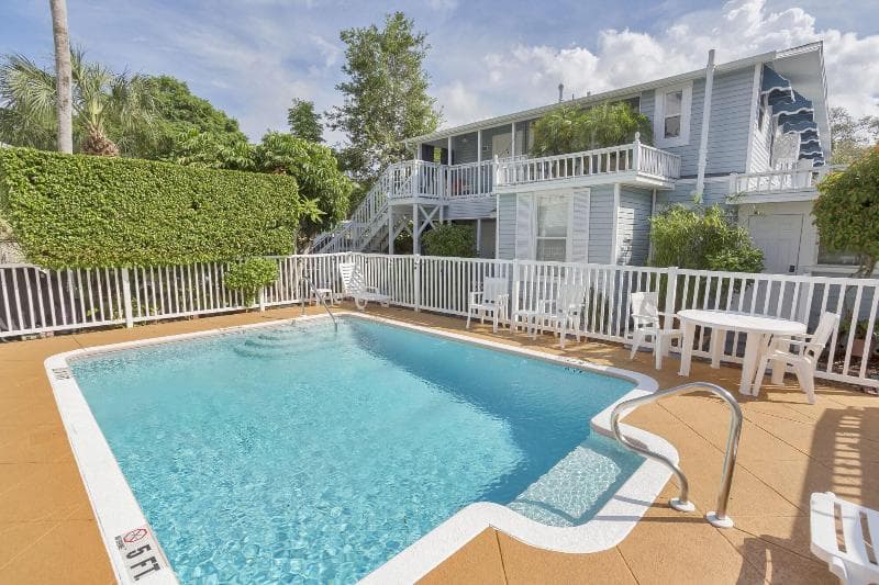 Meranova Guest Inn main