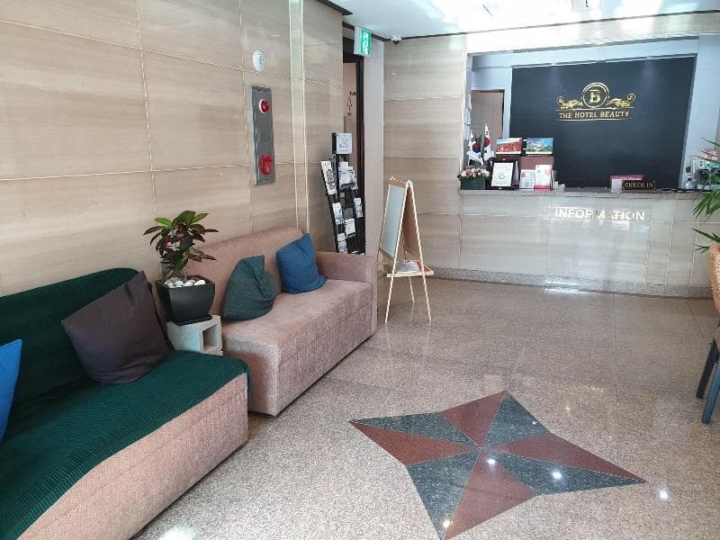 The Beauty Hotel 4
