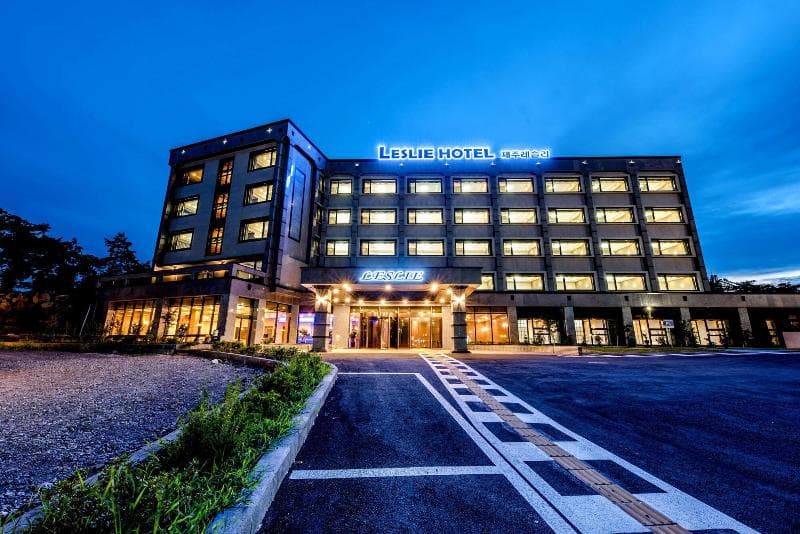 Leslie Hotel 5