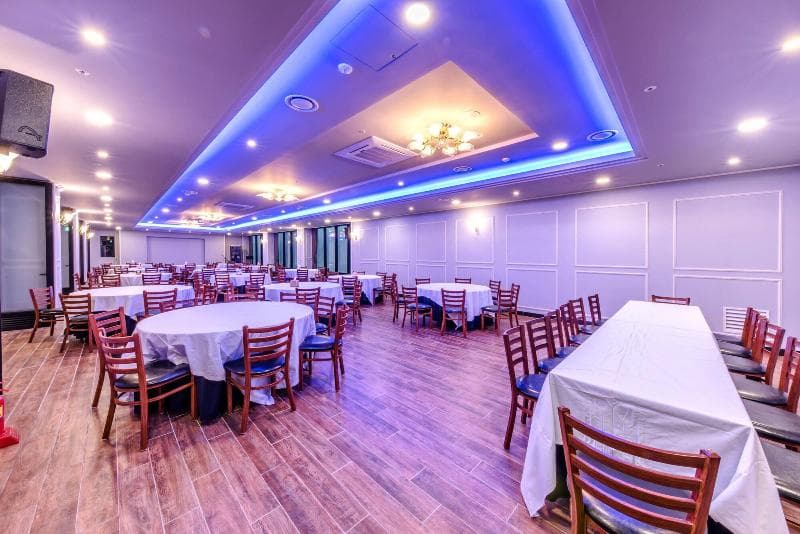 Leslie Hotel main