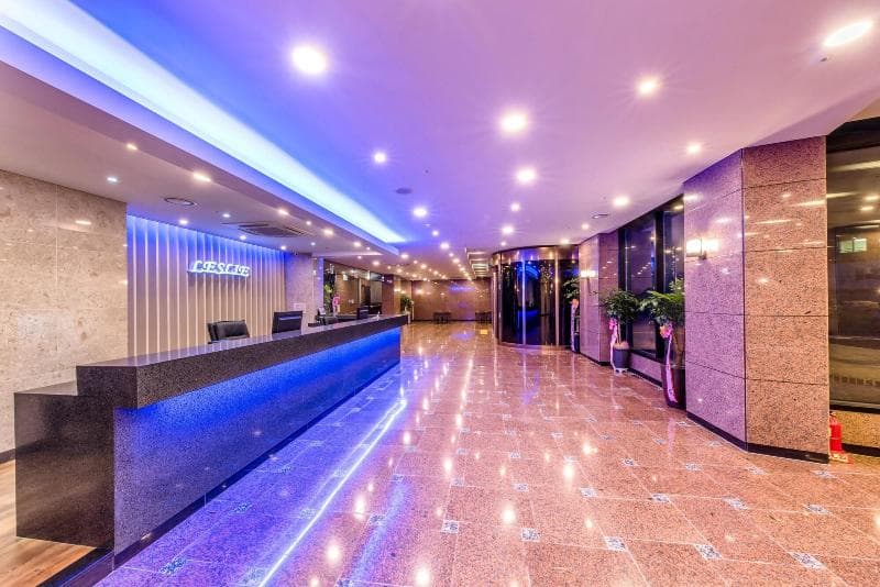 Leslie Hotel 4