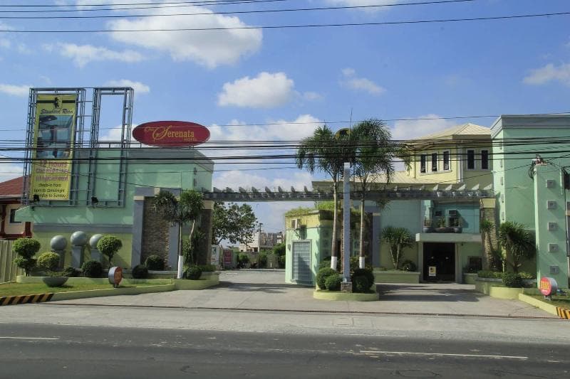 One Serenata Hotel Bacoor 2