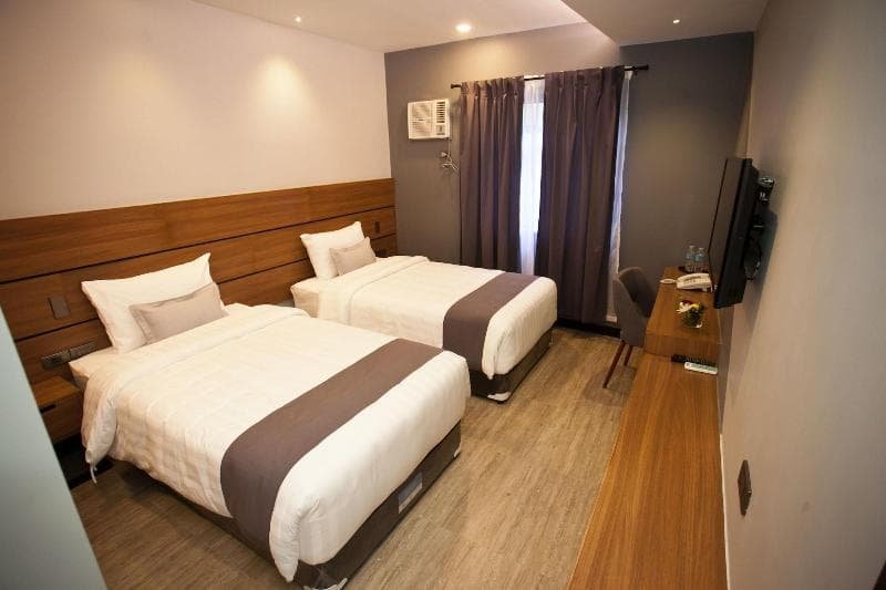 Embassy Hotel 4