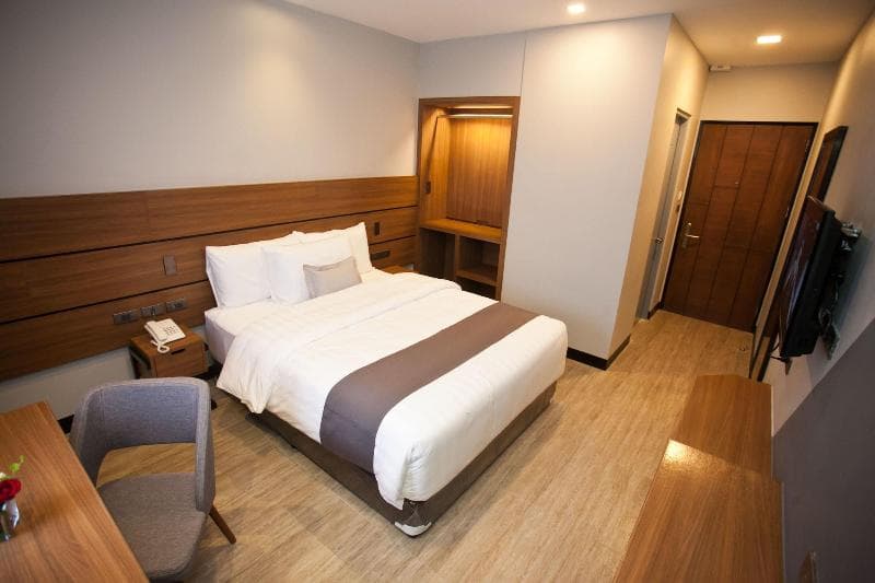 Embassy Hotel photo 1