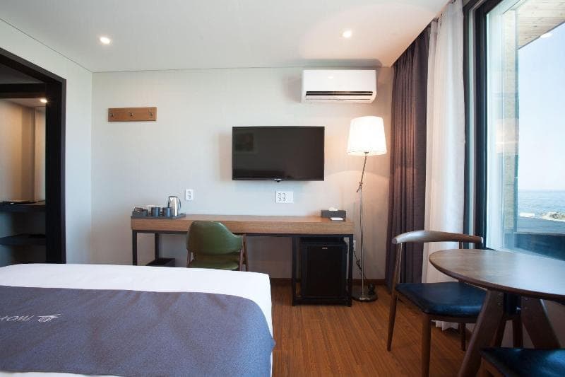 Hotel Two-Y 3