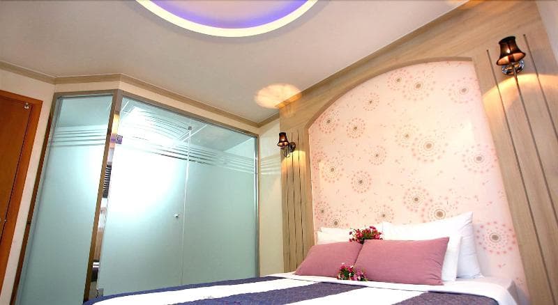 Q Hotel 5