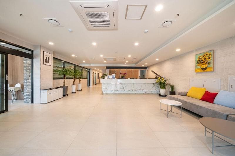 Aroomi Hotel 4