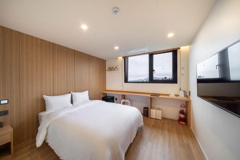 Aroomi Hotel 3