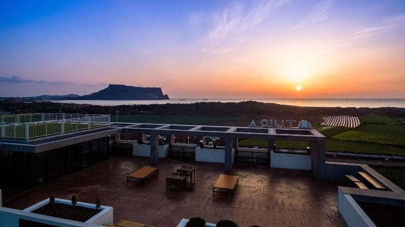 Thira Hotel 5