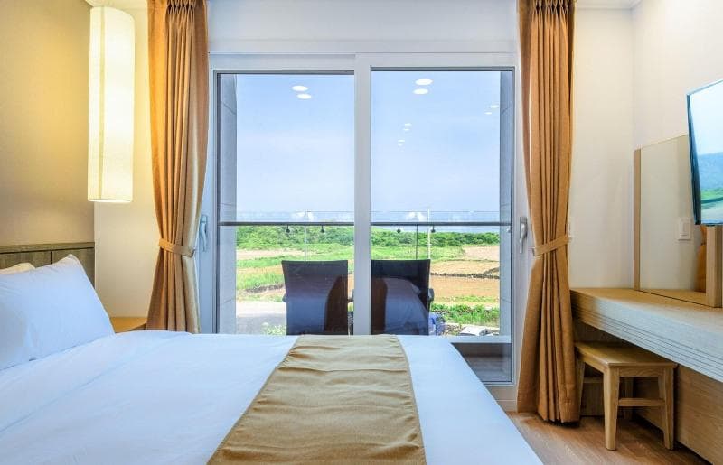 Thira Hotel 3