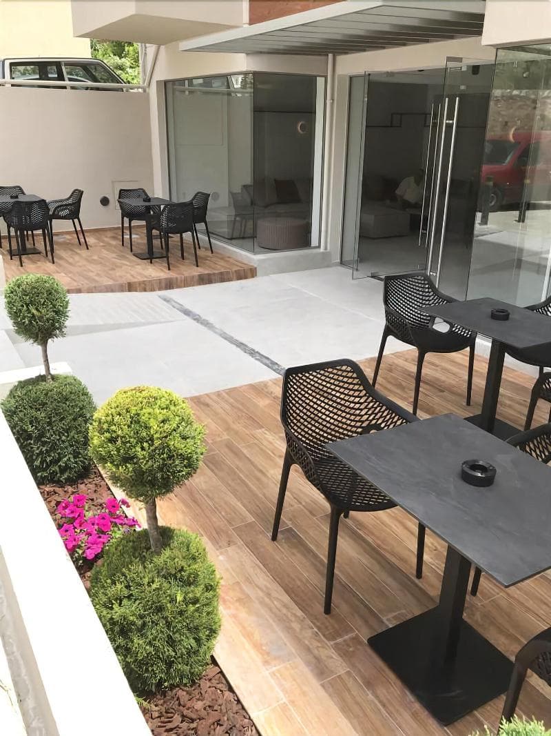 The City Hotel And Suites - Adults Only 5