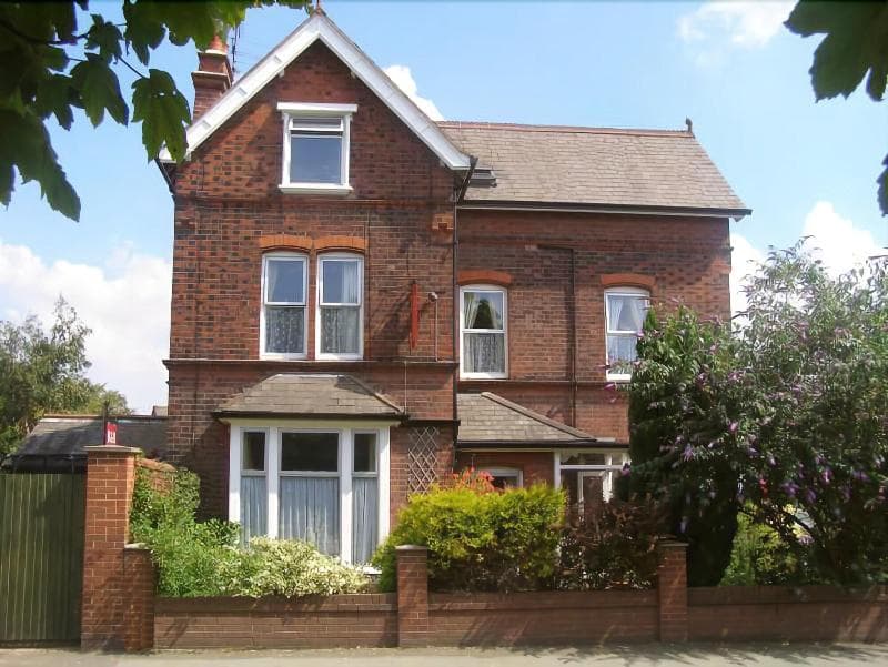 Anton Guest House Bed And Breakfast 5