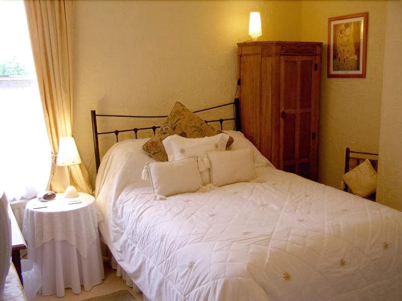 Anton Guest House Bed And Breakfast 3
