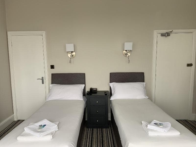 Arona Guest 3