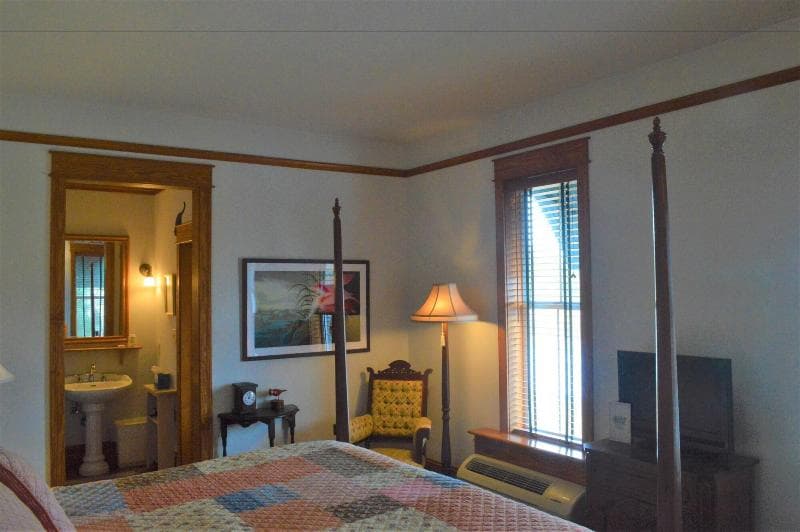 Roanoke Island Inn 3