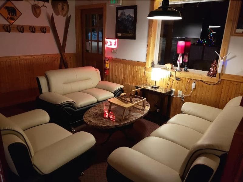 Lava Mountain Lodge main