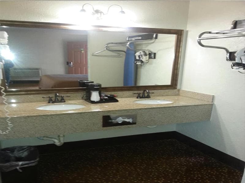 Chaparral Motel 4